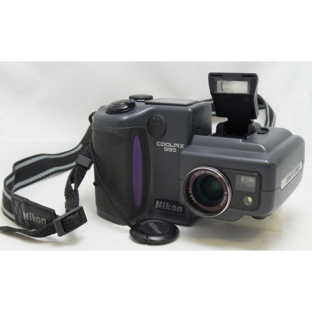 Nikon Coolpix 995 Digital Camera - Charger/Carrier/Manual/Batteries/Memory Cards